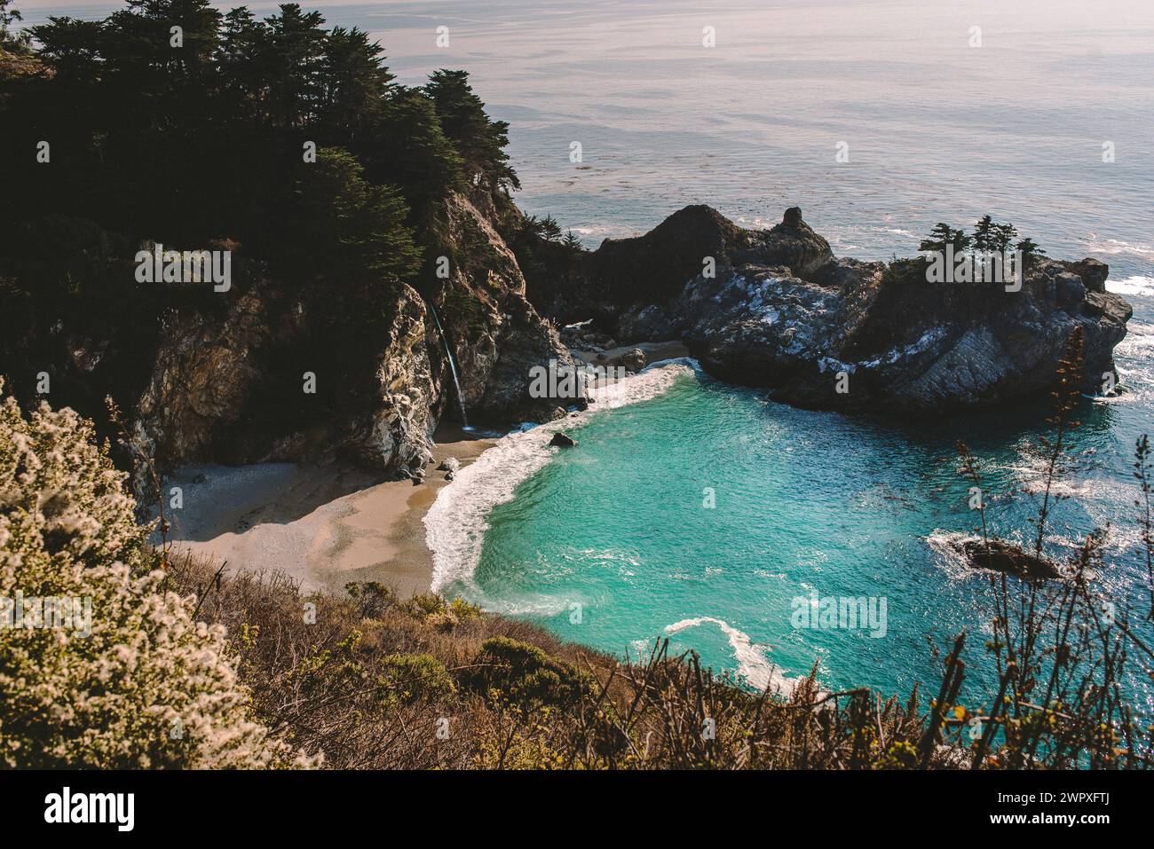 McWay Falls vista dall'alto a Big Sur, California Foto Stock