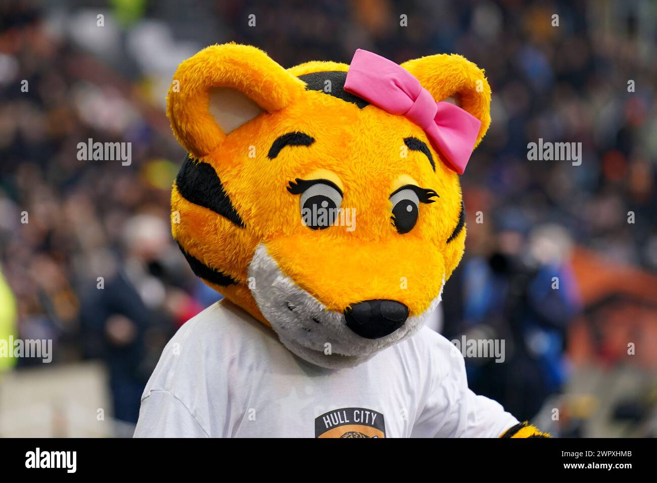 Hull, Regno Unito. 9 marzo 2024. Amber la mascotte dei Tiger durante la partita del campionato EFL Hull City AFC contro Leicester City FC al MKM Stadium di Hull, Inghilterra, Regno Unito il 9 marzo 2024 Credit: Every Second Media/Alamy Live News Foto Stock