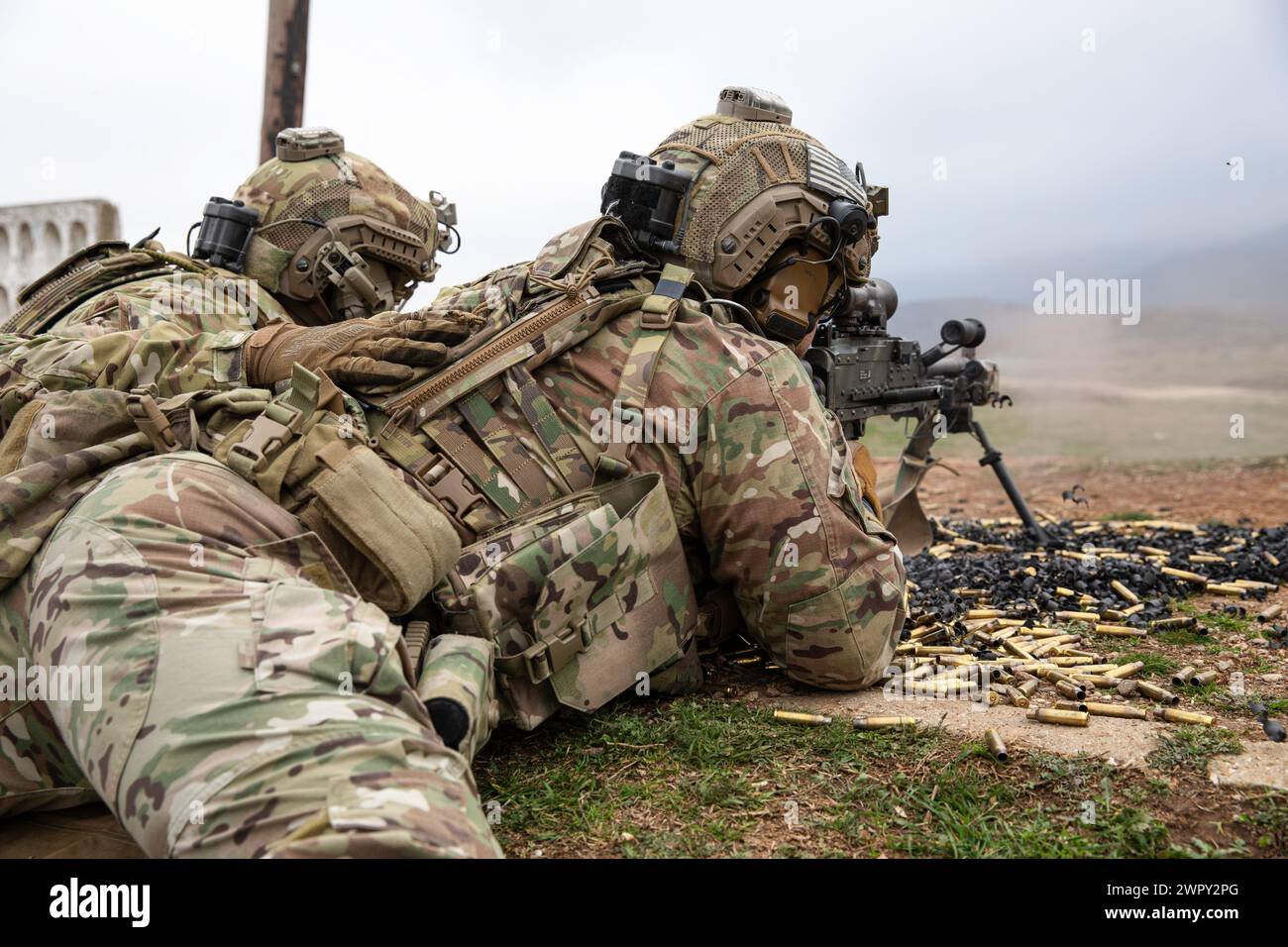 I berretti verdi dell'esercito degli Stati Uniti assegnati al 1-10th Special Forces Group (Airborne) Fire Down Range durante Trojan Footprint 24 vicino a Sofia, Bulgaria, 3 marzo 2024. Lo Special Operations Command Europe degli Stati Uniti continua a impegnarsi per la difesa collettiva e la sicurezza cooperativa insieme agli alleati e ai partner europei. (Foto dell'esercito degli Stati Uniti scattata dal sergente Alejandro Lucero) Foto Stock