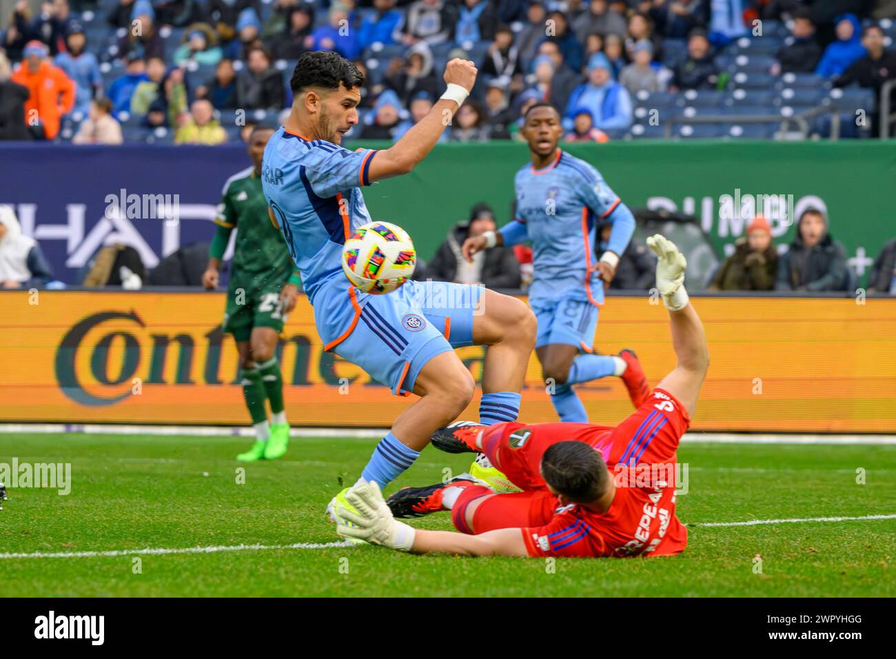 Bronx, New York, Stati Uniti. 9 marzo 2024. MOUNSEF BAKRAR di NYC FC è bloccato da MAXIME CREPEAU di Portland FC durante la partita MLS allo Yankee Staduim (immagine di credito: © James Patrick Cooper/ZUMA Press Wire) SOLO PER USO EDITORIALE! Non per USO commerciale! Foto Stock