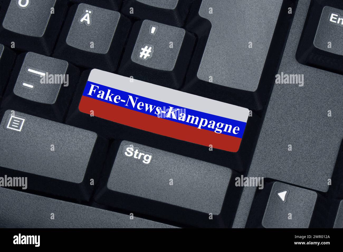 Tastatur und Fake-News-Kampagne Tastatur und Fake-News-Kampagne, 10.03.2024, Borkwalde, Brandeburgo, Auf einer Computertastatur steht auf einer russischen Flagge der Schriftzug Fake-News-Kampagne. *** Tastiera e campagna di notizie false Keyboard e campagna di notizie false, 10 03 2024, Borkwalde, Brandeburgo, le parole campagna di notizie false sono scritte su una tastiera del computer su una bandiera russa Foto Stock Tastatur und Fake-News-Kampagne Tastatur und Fake-News-Kampagne, 10.03.2024, Borkwalde, Brandeburgo, Auf einer Computertastatur steht auf einer russischen Flagge der Schriftzug Fake-News-Kampagne. *** Tastiera e campagna di notizie false Keyboard e campagna di notizie false, 10 03 2024, Borkwalde, Brandeburgo, le parole campagna di notizie false sono scritte su una tastiera del computer su una bandiera russa Foto Stock