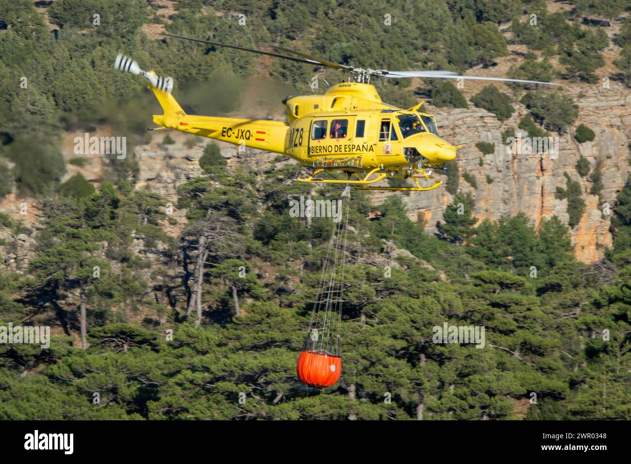 Bell 412 elicottero antincendio nel Serranía de Cuenca Foto Stock