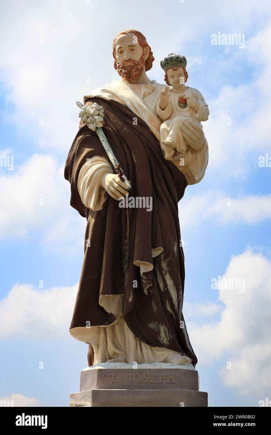 Statua di San Giuseppe che regge Gesù bambino. Foto Stock