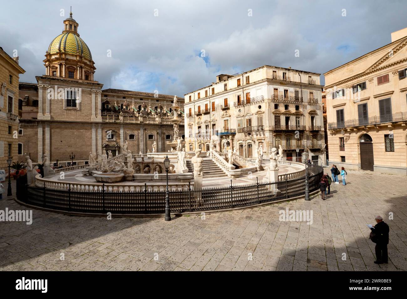 Fontana Pretoria nella città di Palermo sull'isola italiana di Sicilia Foto Stock