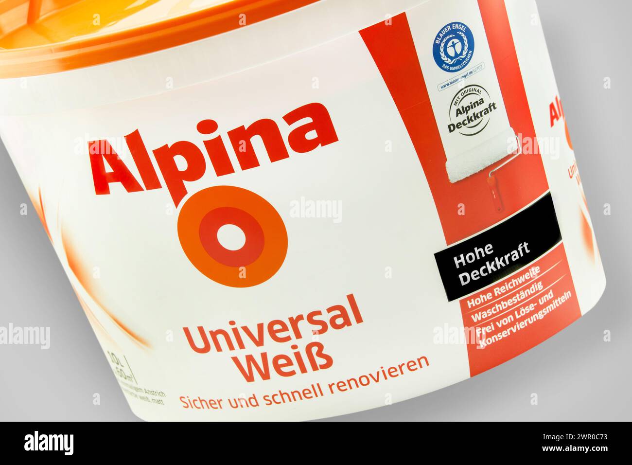Amburgo, Germania - 8 marzo 2024: Muro tedesco Alpina Universal Weiss Farbe Foto Stock