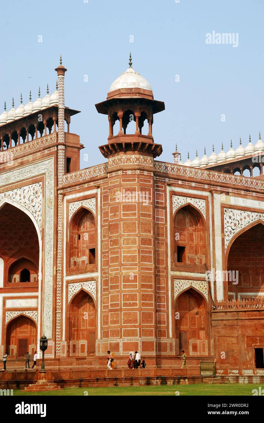 Darwaza-I-Rauza (Porta grande), Taj Mahal complessa, Agra, Uttar Pradesh, India Foto Stock