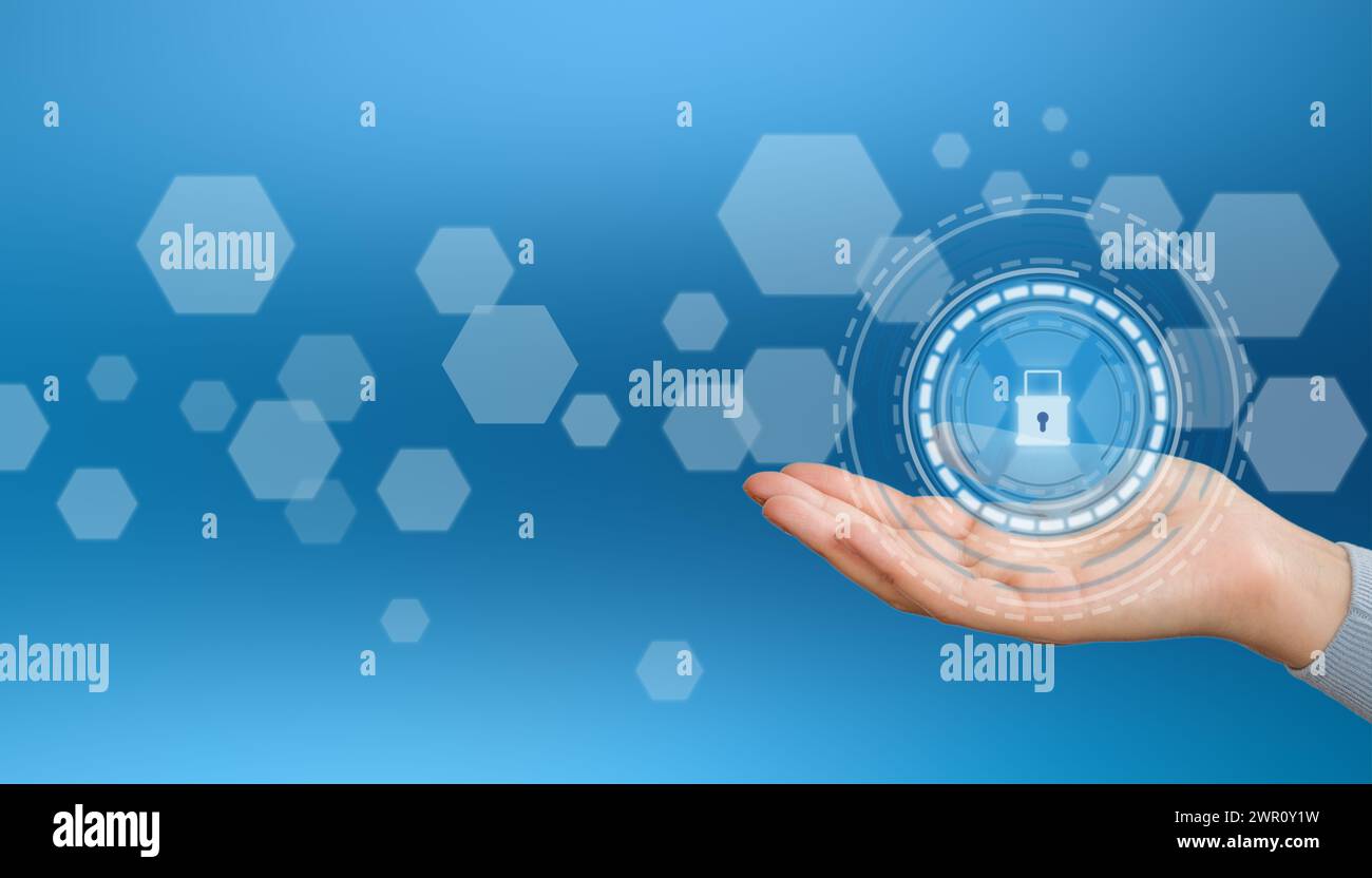 Concetto di sicurezza informatica e protezione. Tecnologia IT su schermo virtuale. Crittografia delle informazioni Foto Stock