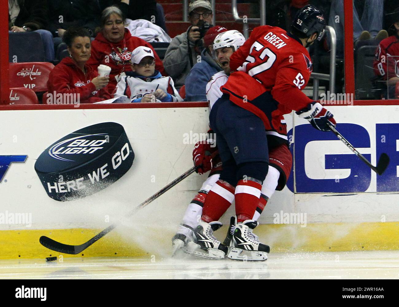 6 marzo 2012: John Carlson (74) dei Washington Capitals controlla Patrick Dwyer (39) dei Carolina Hurricanes durante una partita della NHL al Verizon Center, a Washington DC. Gli Hurricanes hanno vinto 4-3 ai supplementari. Foto Stock