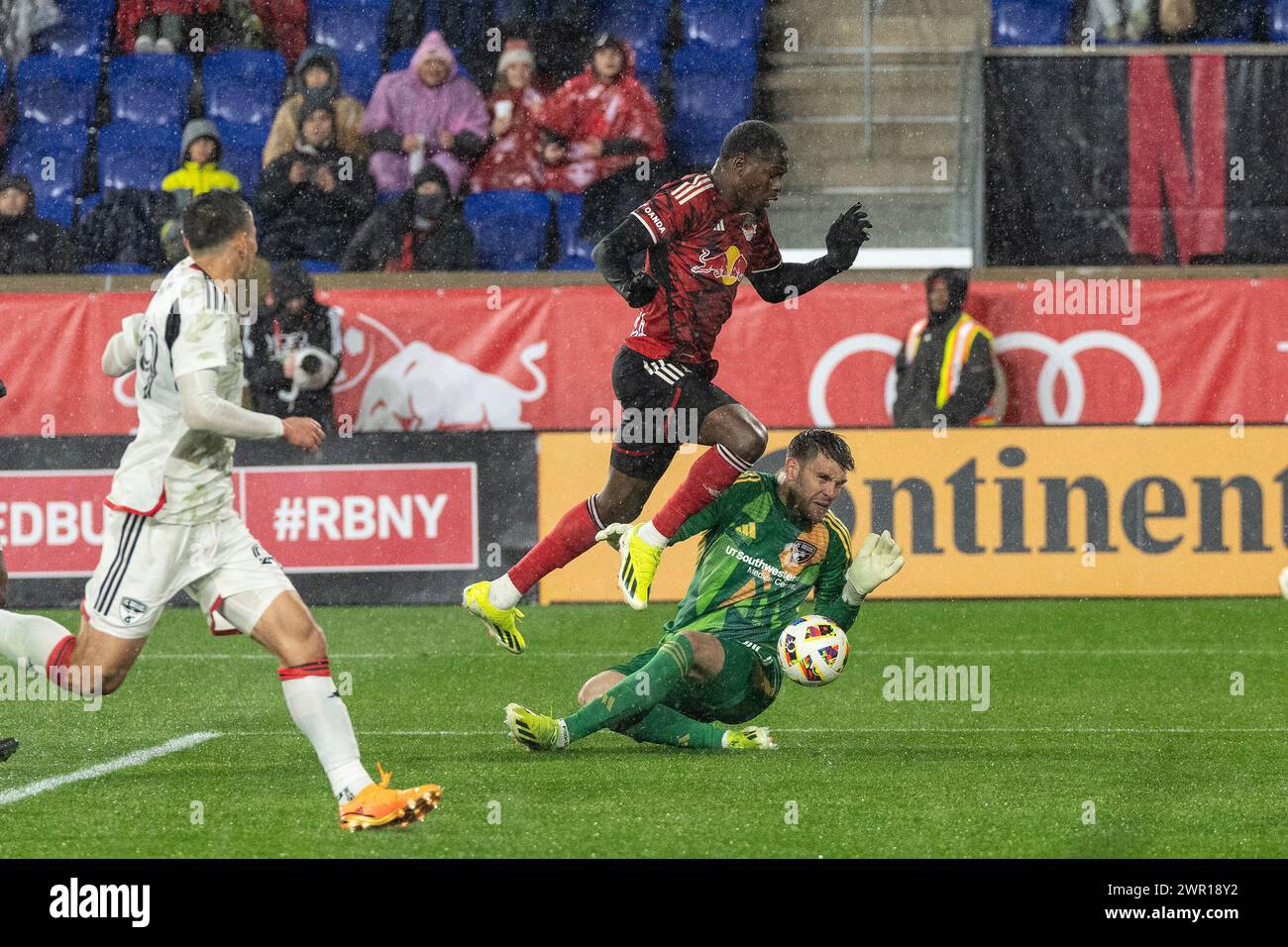 Harrison, Stati Uniti. 9 marzo 2024. Cory Burke (7) dei Red Bulls non riuscì a segnare durante la partita regolare della MLS contro Dallas FC alla Red Bull Arena. I Red Bulls hanno vinto 2 - 1. (Foto di Lev Radin/Pacific Press) credito: Pacific Press Media Production Corp./Alamy Live News Foto Stock