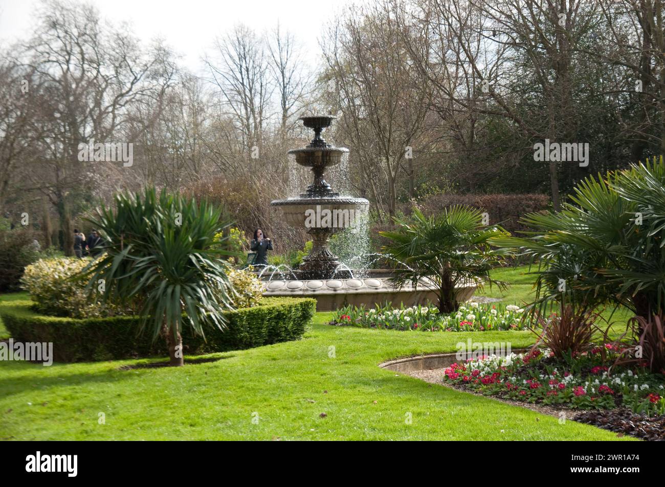 Fontana e giardini, Regent's Park, City of Westminster, Londra, Regno Unito Foto Stock