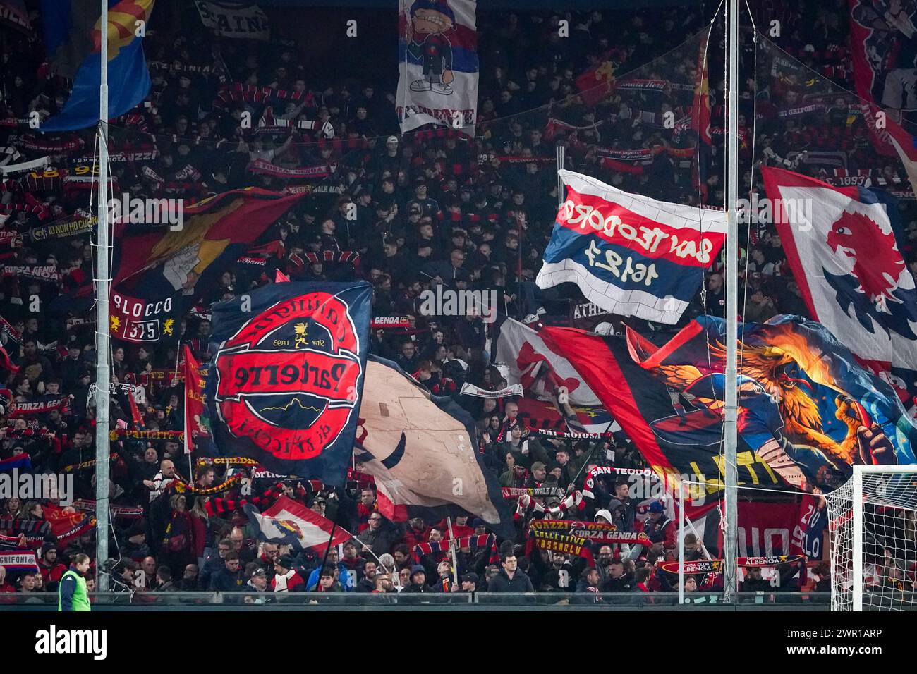 Genova, Italia. 9 marzo 2024. Tifosi del Genoa CFC, durante il CFC Genoa vs AC Monza, serie A, allo Stadio Luigi Ferraris. Crediti: Alessio Morgese/Alessio Morgese/Emage/Alamy live news Foto Stock