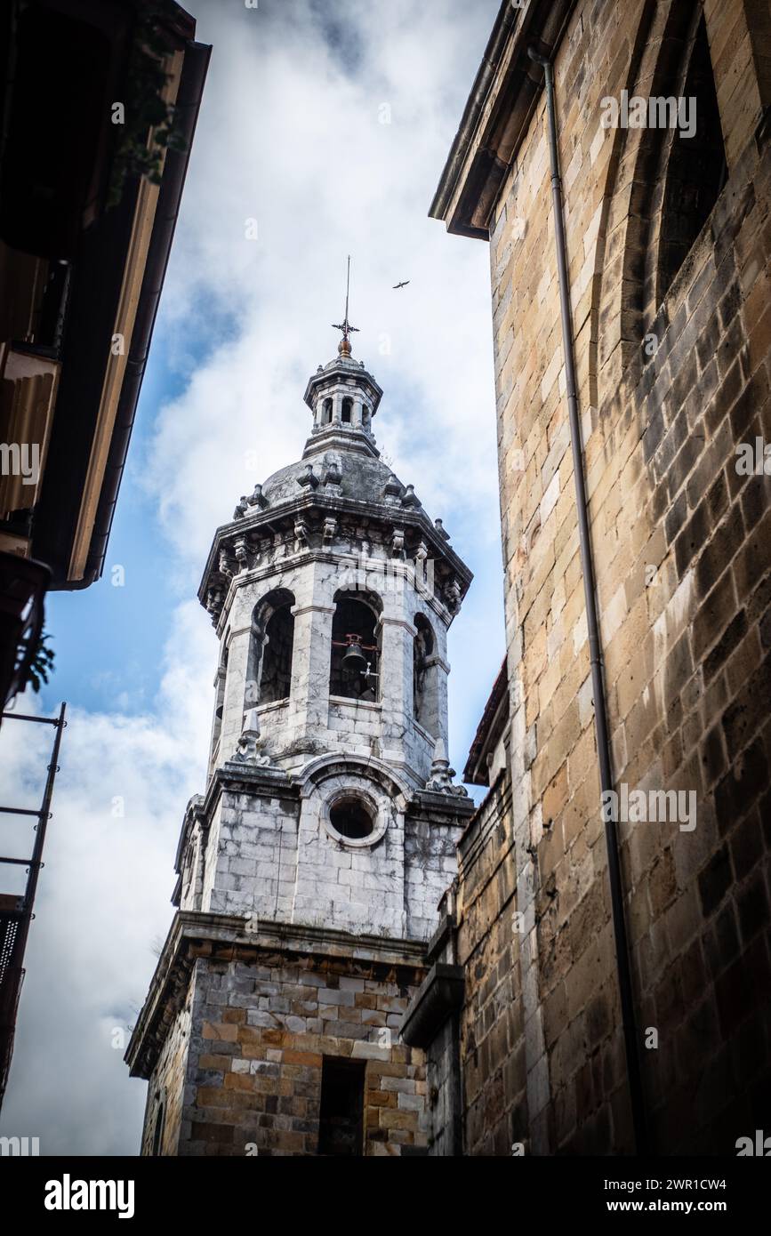 Torre della Chiesa, Bermeo, Pais Vasco, Spagna Foto Stock