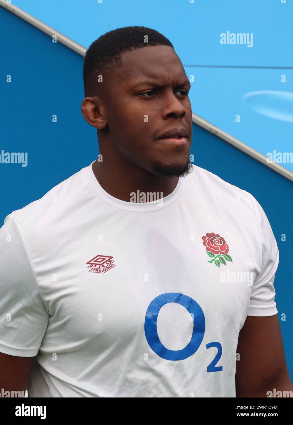 Maro Itoje (Saraceni) in Inghilterra prima del calcio d'inizio durante il Guinness 6 Nations Rugby Round 4 match tra Inghilterra e Galles allo stadio Twickenham Foto Stock