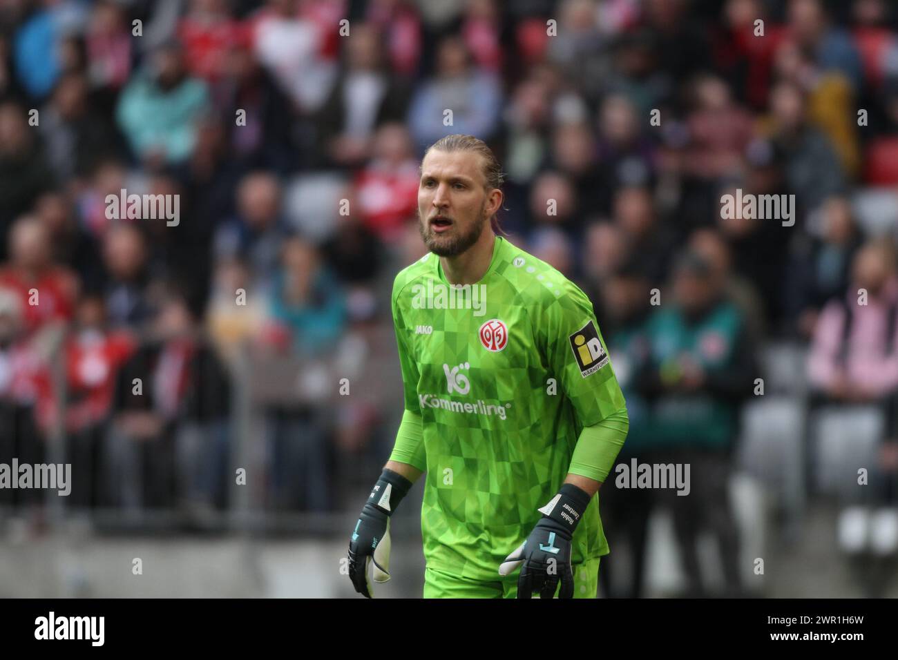 MONACO, Germania - 9. 2024 MARZO: 27 Robin ZENTNER, Keeper, Torwart, di Magonza-05 durante la partita di calcio della Bundesliga tra il Bayern Muenchen e il MAINZ 05 all'Allianz Arena di Monaco il 9. Marzo 2024 , Germania. DFL, Fussball, 8:1, (foto e copyright @ ATP Images / Arthur THILL (THILL Arthur / ATP / SPP) Foto Stock