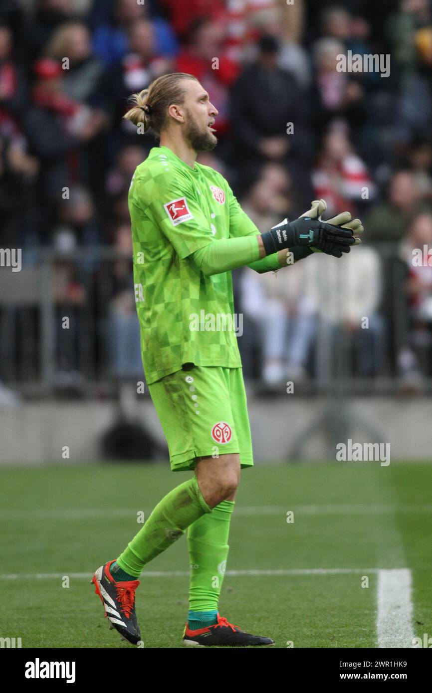 MONACO, Germania - 9. 2024 MARZO: 27 Robin ZENTNER, Keeper, Torwart, di Magonza-05 durante la partita di calcio della Bundesliga tra il Bayern Muenchen e il MAINZ 05 all'Allianz Arena di Monaco il 9. Marzo 2024 , Germania. DFL, Fussball, 8:1, (foto e copyright @ ATP Images / Arthur THILL (THILL Arthur / ATP / SPP) Foto Stock