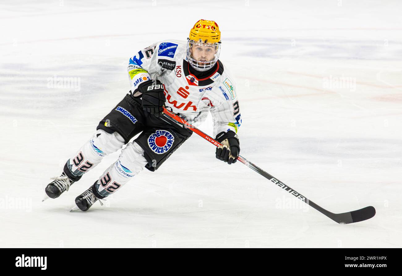 Schwenninger Wild Wings - Pinguins Bremerhaven, Helios Arena, Penny DEL, 30. Spieltag Hauptrunde: N. 32 Nicolas Appendino, Verteidiger Pinguins Bremerha Foto Stock