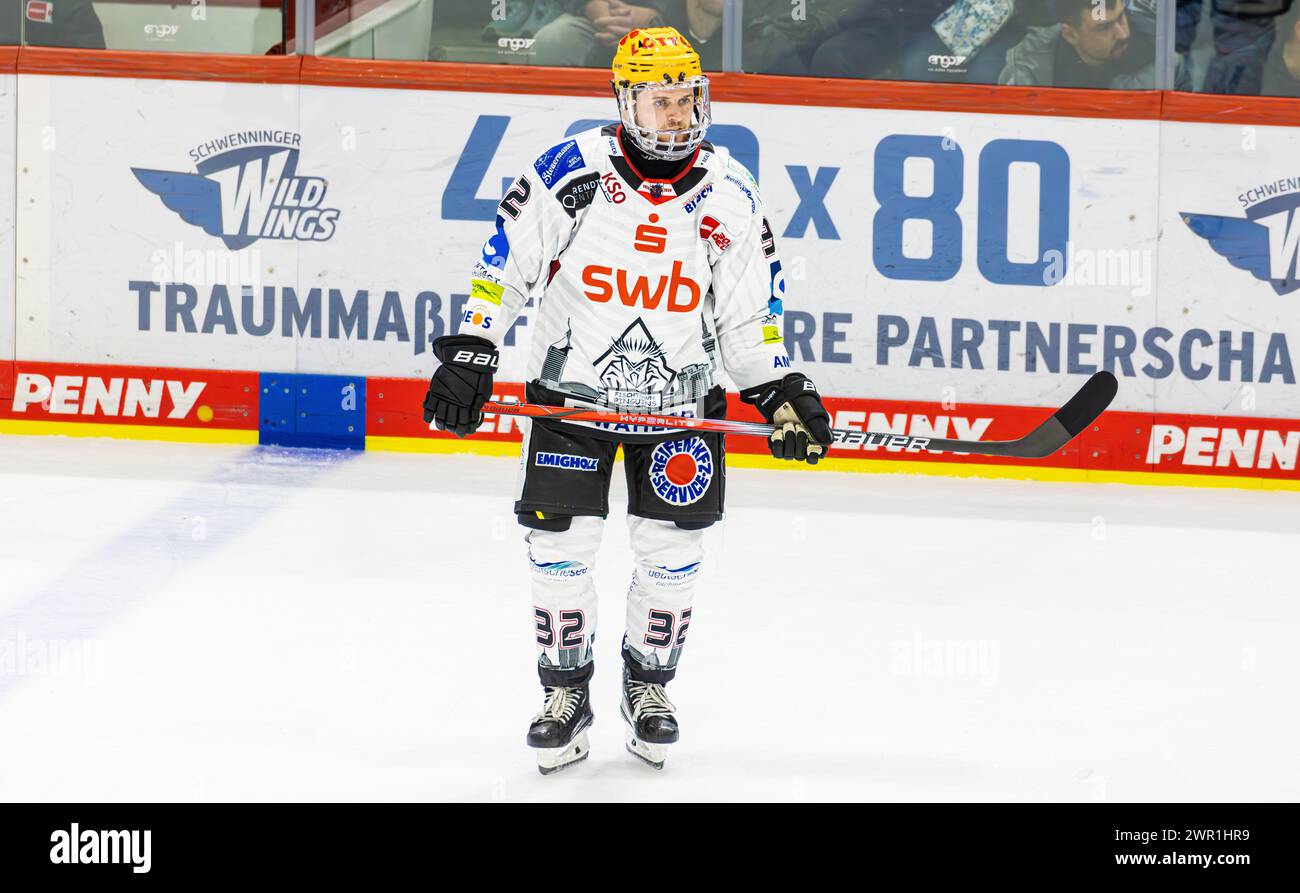 Schwenninger Wild Wings - Pinguins Bremerhaven, Helios Arena, Penny DEL, 30. Spieltag Hauptrunde: N. 32 Nicolas Appendino, Verteidiger Pinguins Bremerha Foto Stock