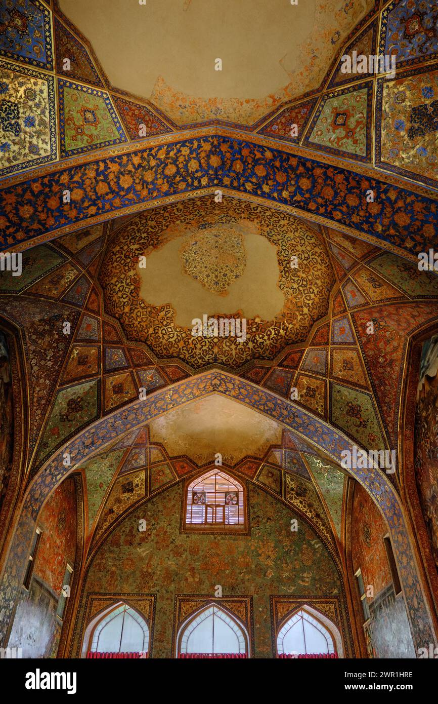Isfahan, Iran, 06.30.2023: Inside Chehel Sotoun Palace, low angle view of Chehel sotoun, Iran. Foto Stock