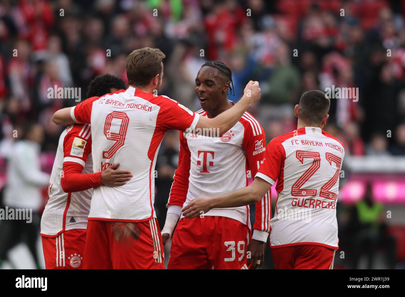 MONACO, Germania. , . 39 Mathys TEL, 9 Harry KANE e 22 Raphael GUERREIRO celebrano il gol durante la partita di Bundesliga tra il Bayern Muenchen e il MAINZ 05 all'Allianz Arena di Monaco il 9. Marzo 2024, Germania. DFL, Fussball, 8:1, (foto e copyright @ ATP Images/Arthur THILL (THILL Arthur/ATP/SPP) crediti: SPP Sport Press Photo. /Alamy Live News Foto Stock