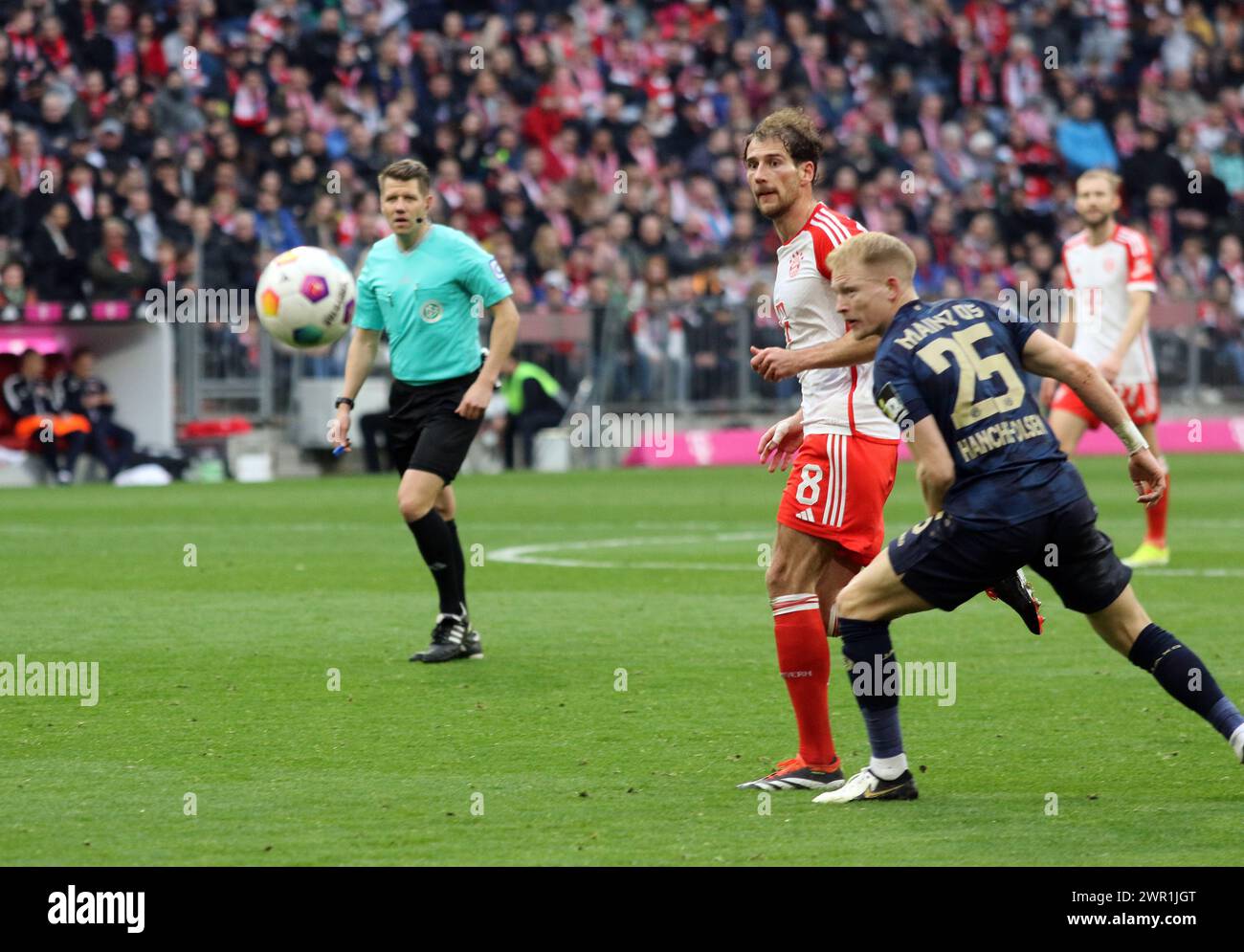 MONACO, Germania. , . 25 Andreas HANCHE-OLSEN e Leon GORETZKA del Bayern durante la partita di Bundesliga tra il Bayern Muenchen e il MAINZ 05 all'Allianz Arena di Monaco il 9. Marzo 2024, Germania. DFL, Fussball, 8:1, (foto e copyright @ ATP Images/Arthur THILL (THILL Arthur/ATP/SPP) crediti: SPP Sport Press Photo. /Alamy Live News Foto Stock