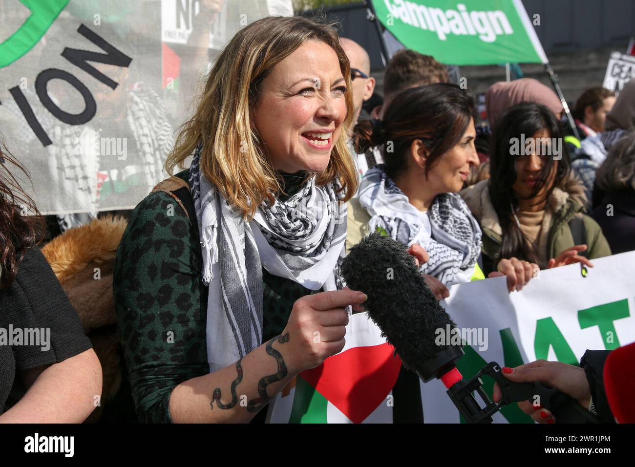 Londra, Regno Unito. 9 marzo 2024. Charlotte Church, cantante e attrice gallese parla durante la protesta "la marcia nazionale per la Palestina" nel centro di Londra. I sostenitori chiedono un cessate il fuoco a seguito del continuo bombardamento di Israele sulla striscia di Gaza, come rappresaglia per l'attacco terroristico di Hamas del 7 ottobre 2023. (Immagine di credito: © Steve Taylor/SOPA Images via ZUMA Press Wire) SOLO PER USO EDITORIALE! Non per USO commerciale! Foto Stock