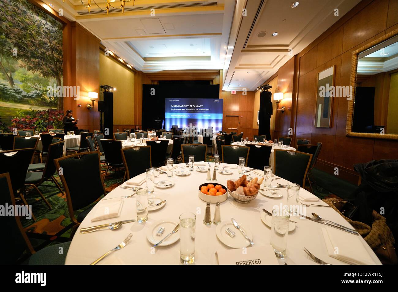 Atmosfera alla colazione De Beers Group Ambassadors' Breakfast l'8 marzo 2024 al Sofitel Hotel di New York, NY. Jennifer Graylock-Graylock.com Foto Stock