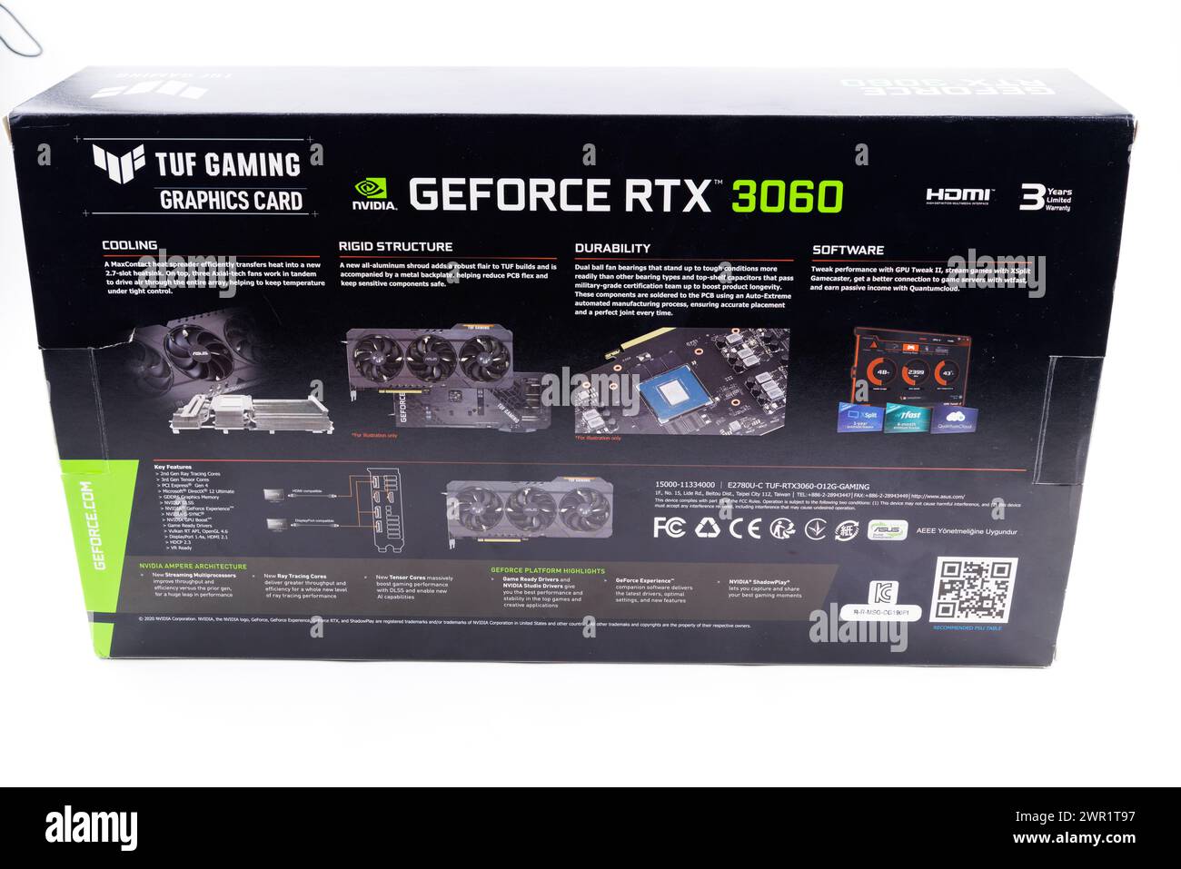 Scatola di cartone della scheda grafica per giochi NVIDIA RTX 3060 OC 12g TUF su sfondo bianco Foto Stock