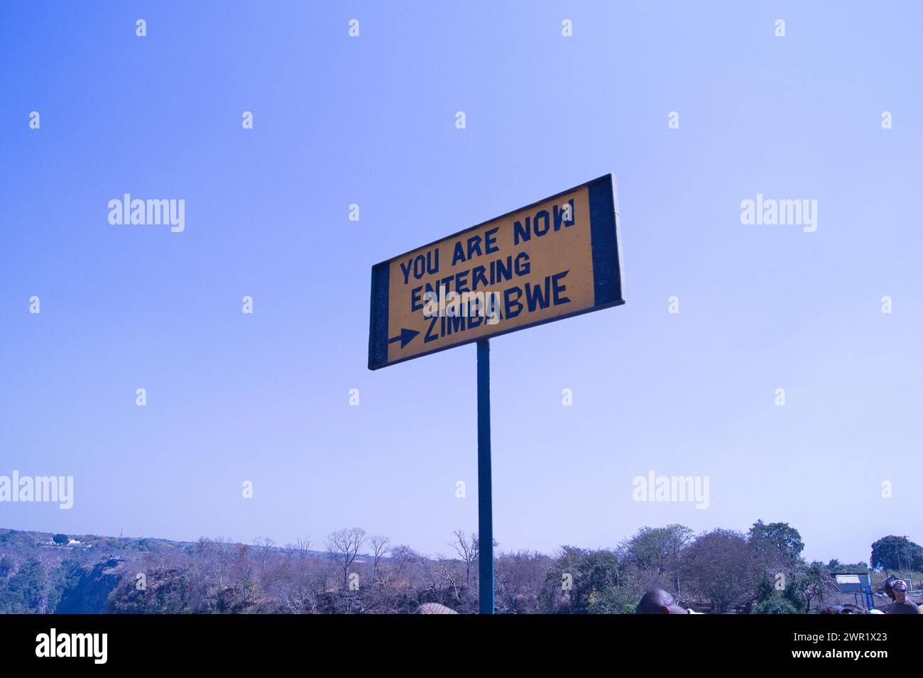 All'ingresso dello Zimbabwe, all'altezza del ponte Victoria sul fiume Zambesi Foto Stock