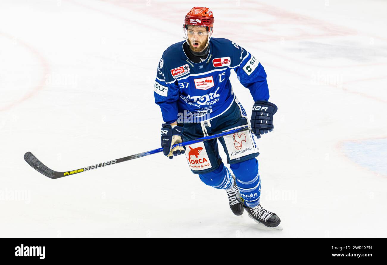 Schwenninger Wild Wings - Nürnberg Ice Tigers, Helios Arena, Penny DEL, 36. Spieltag Hauptrunde: N. 37 Thomas Larkin, Verteidiger und Captain Schwennnin Foto Stock