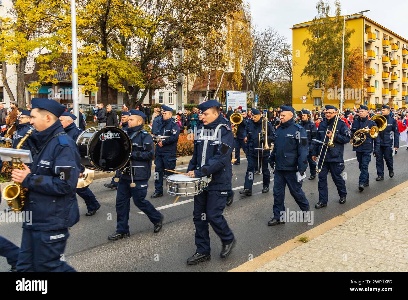 Breslavia, Polonia - 11 novembre 2023: Bella e colorata Parata dell'indipendenza che ha camminato per le strade della città di Breslavia l'11 novembre Foto Stock