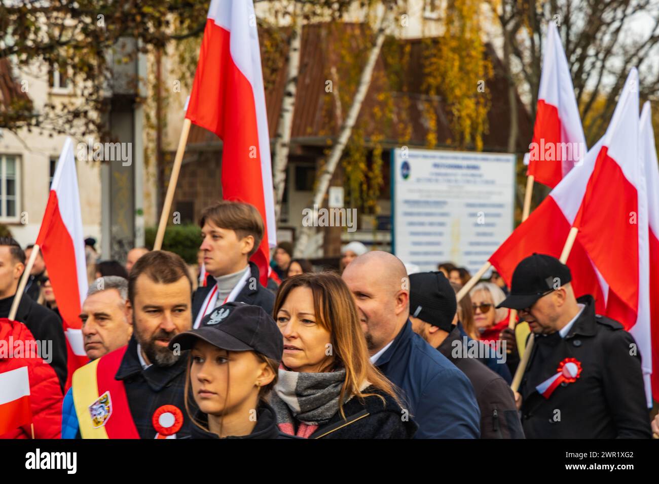 Breslavia, Polonia - 11 novembre 2023: Bella e colorata Parata dell'indipendenza che ha camminato per le strade della città di Breslavia l'11 novembre Foto Stock