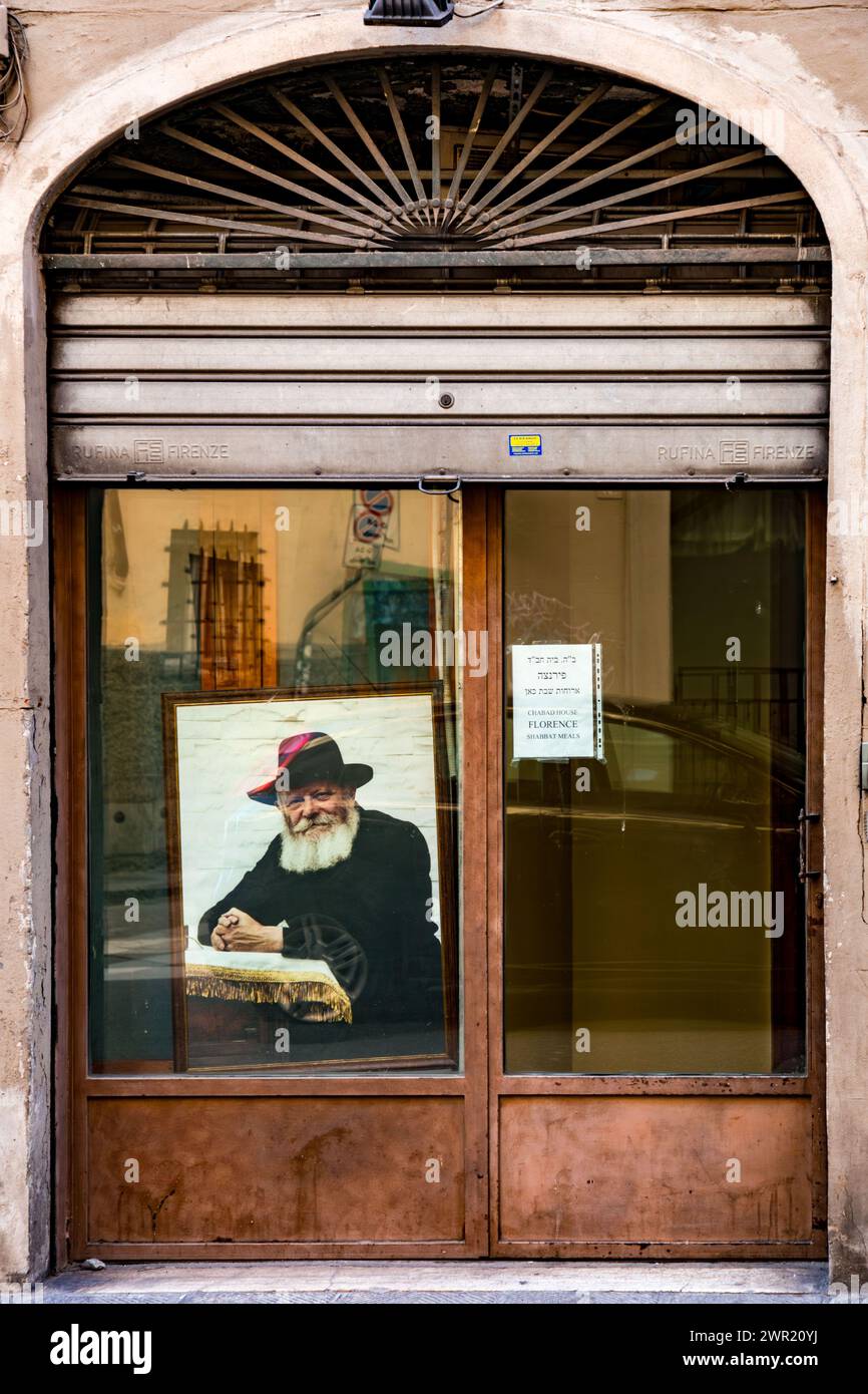 Firenze, Italia - 5 aprile 2022: Casa Chabad vicino alla grande Sinagoga di Firenze a Firenze, in Italia. Foto Stock