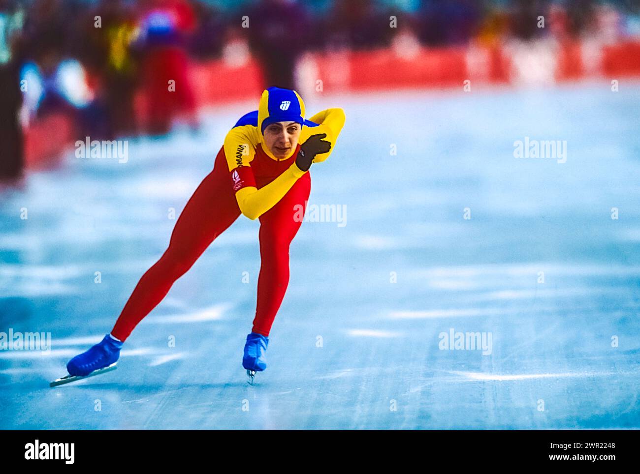 Mihaela Dascălu (ROM) gareggia nei 1500 m femminili ai Giochi Olimpici invernali del 1992. Foto Stock