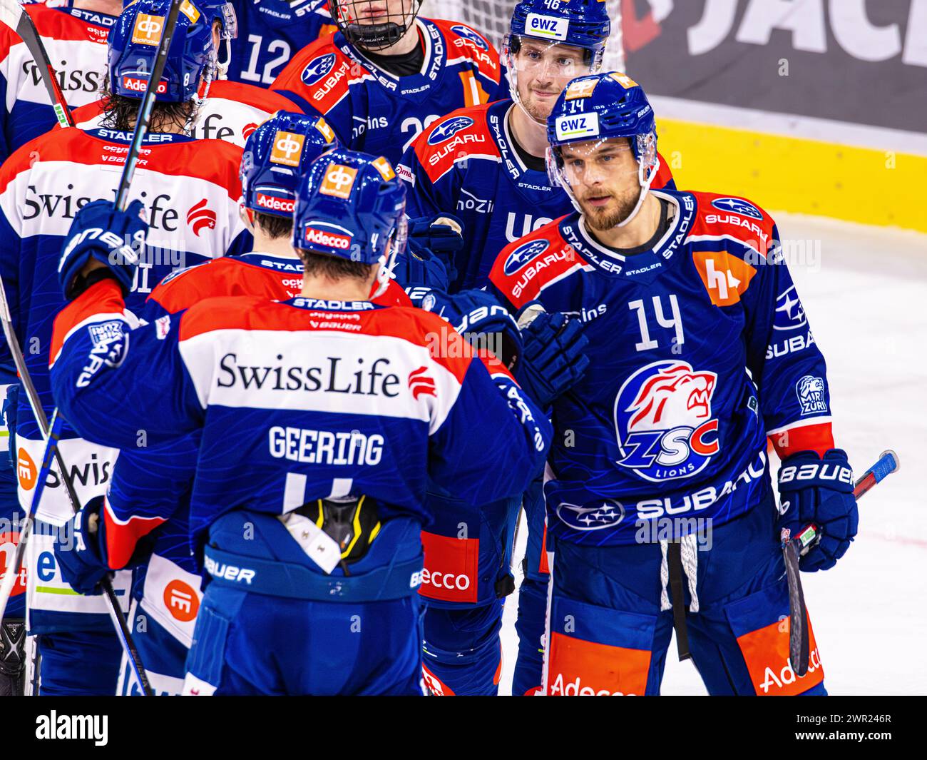 Testspiel ZSC Lions Schwenninger Wild Wings: Die ZSC Lions gewinnen gegen Die Schwenninger Wild Wings 3:0. #14 Chris Blatisberg, Stürmer ZSC Lions gra Foto Stock