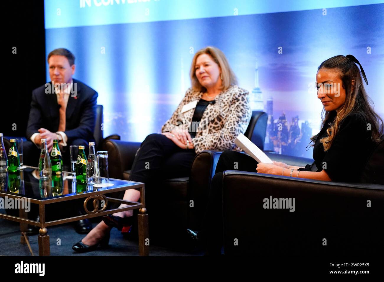 New York, New York USA 03/08/2024 CEO De Beers Group al Cook, CEO Signet Jewelers Virginia C. Drosos, Feriel Zerouki alla De Beers Group Ambassadors' Breakfast l'8 marzo 2024 presso il Sofitel Hotel di New York, NY. Foto di Jennifer Graylock-Graylock.com Foto Stock