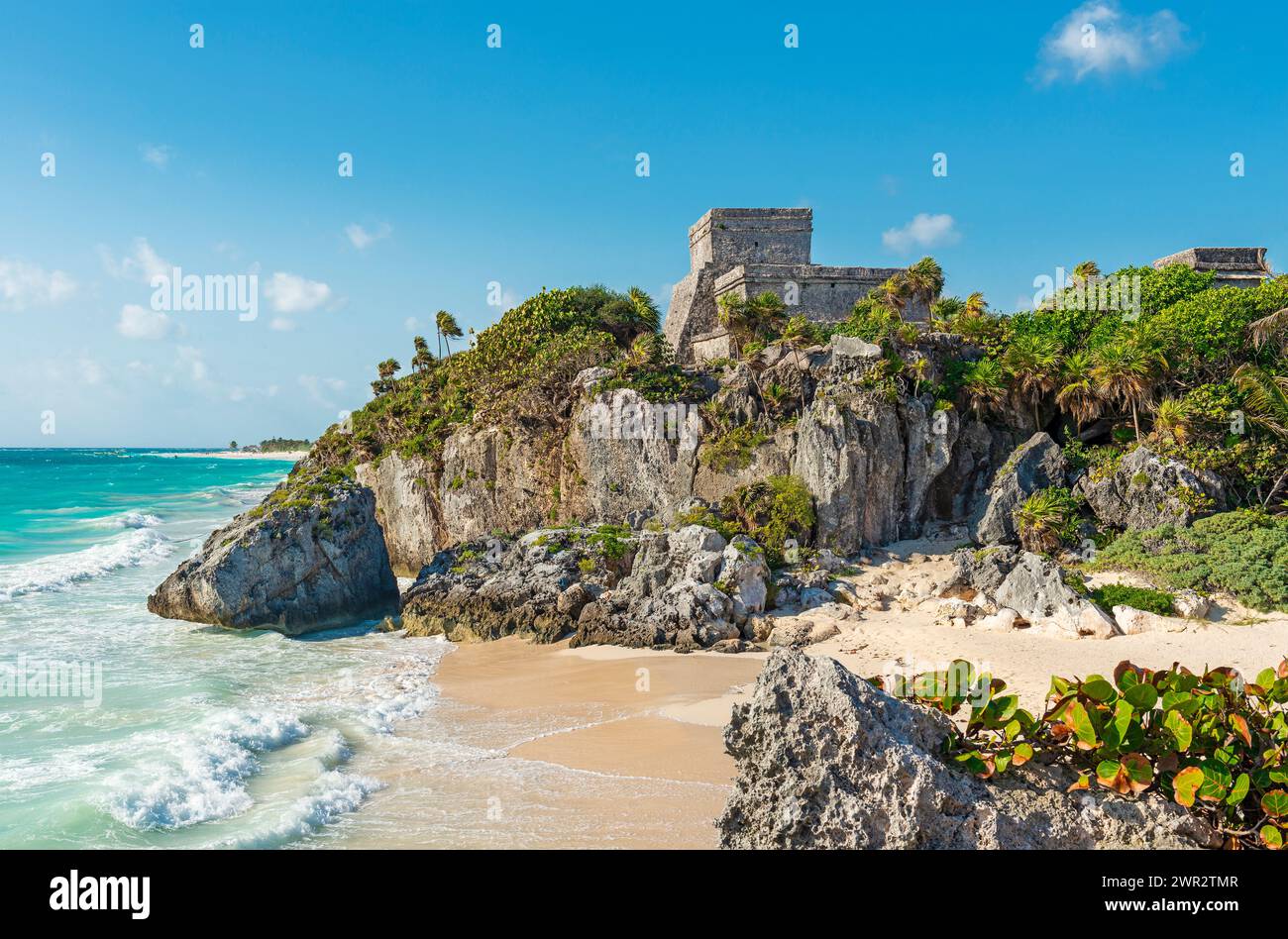 Spiaggia di Tulum e rovine del tempio maya, Yucatan, Messico. Foto Stock