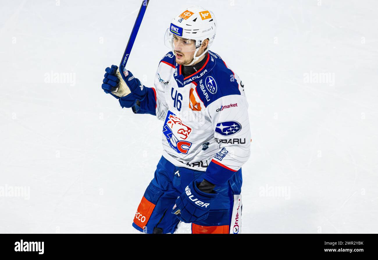 EHC Kloten - ZSC Lions, Stimo Arena, National League NL, stagione regolare: N. 46 Dean Kukan, Verteidiger ZSC Lions. (Kloten, Schweiz, 21.01.2024) Foto Stock