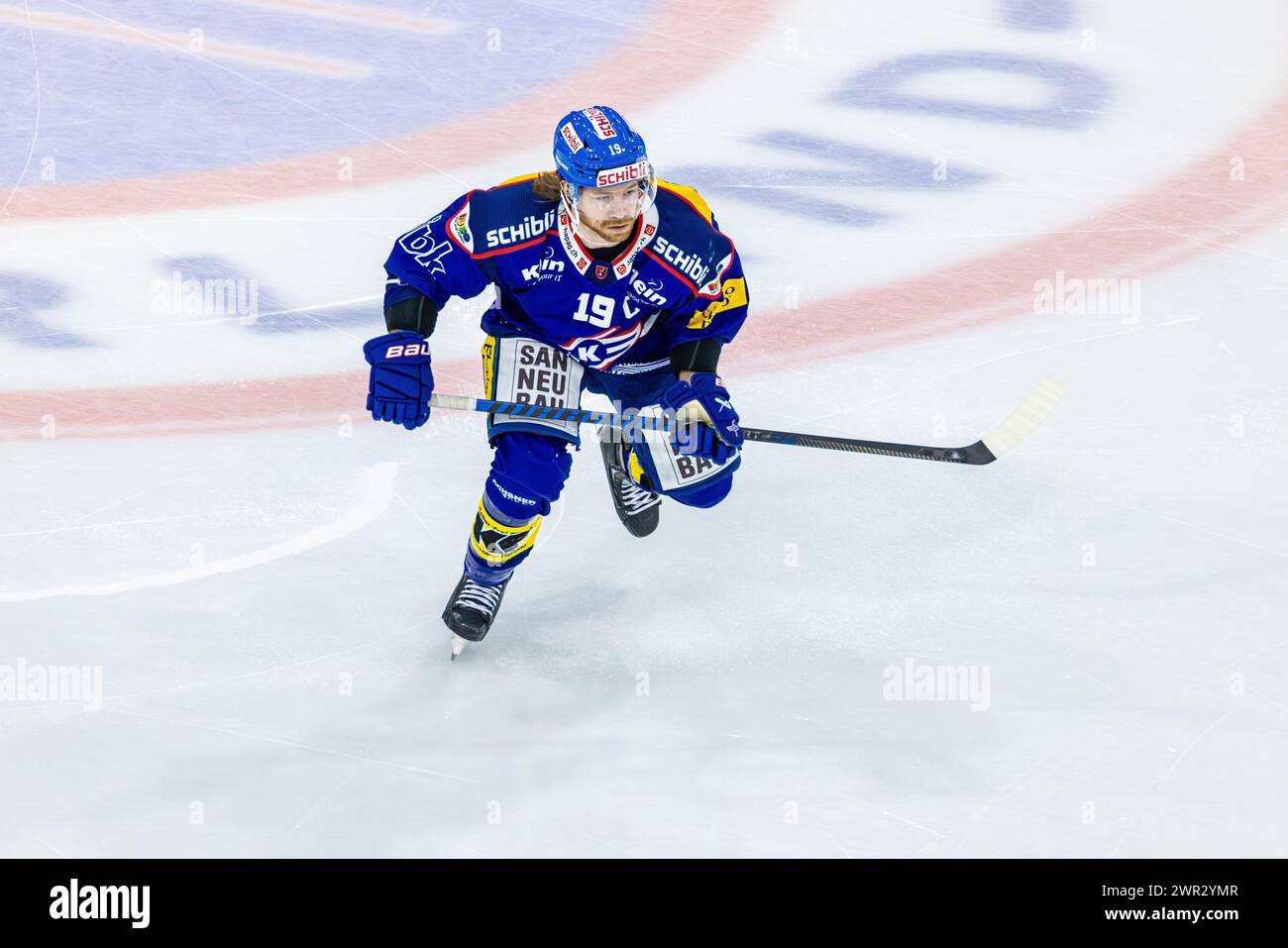 EHC Kloten - ZSC Lions, Stimo Arena, National League NL, stagione regolare: #19 Steve Kellenberger, Verteidiger EHC Kloten. (Kloten, Schweiz, 21.01.2024) Foto Stock