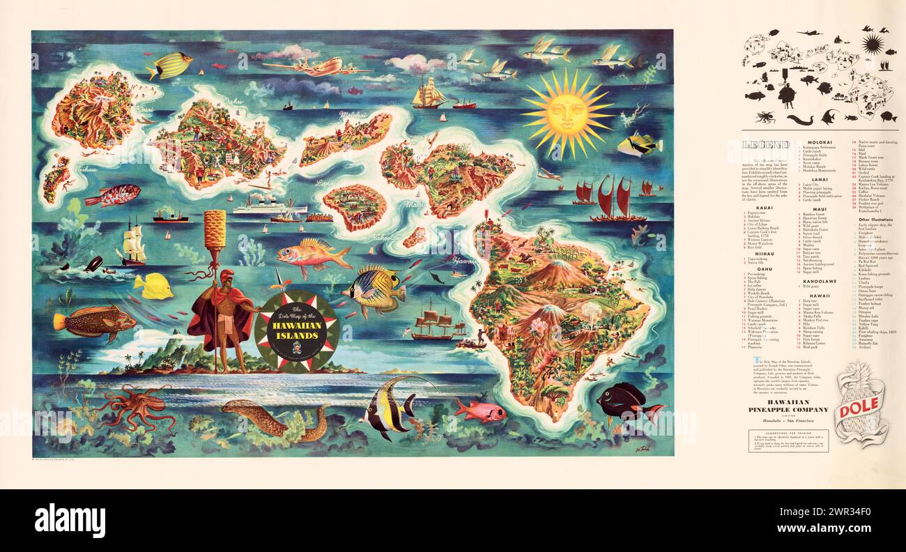 Mappa decorativa vintage delle Hawaii "The Dole Map of the Hawaiian Islands, USA" di Joseph Feher per Hawaiian Pineapple Company, 1950. Elementi decorativi che includono scene di vita hawaiana, pesci tropicali, navi, vulcani e turisti. Foto Stock