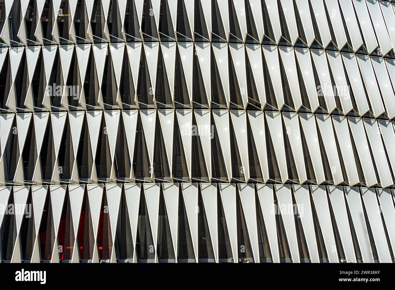 Parte esterna dell'armoniosa struttura geometrica dell'esterno dello stadio di atletica di Bilbao, Paesi Baschi, Spagna.13-3-2024 Foto Stock