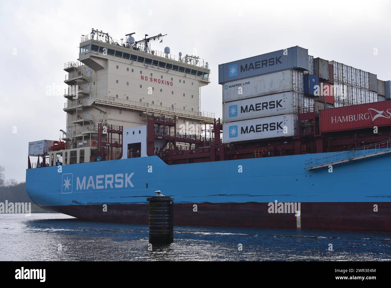 Nave container Laura Maersk che viaggia attraverso il canale di Kiel, il canale di Kiel, Schleswig-Holstein, Germania Foto Stock