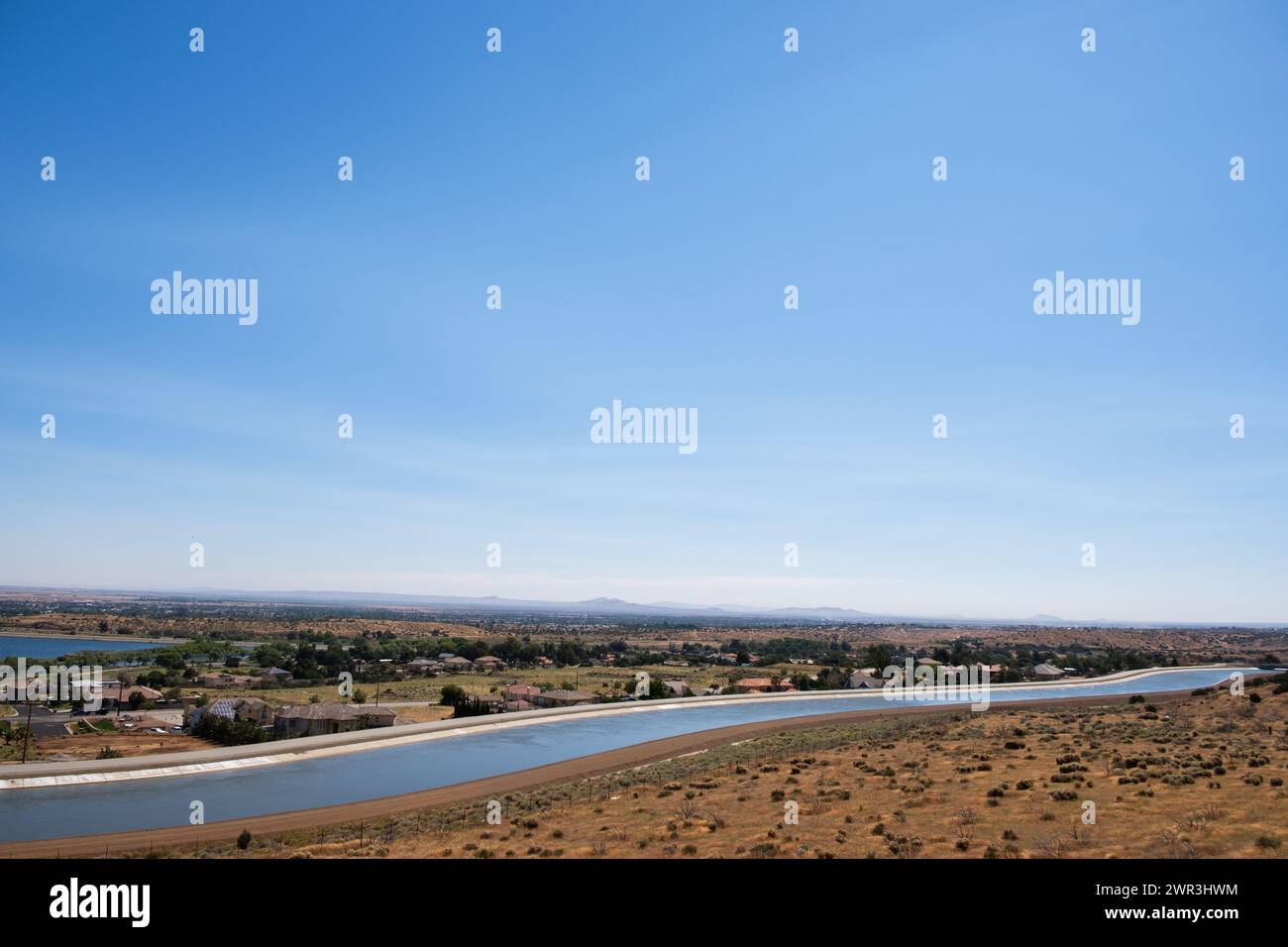 California Aqueduct vicino a Palmdale, California, USA, nella Antelope Valley e nel deserto del Mojave. Foto Stock