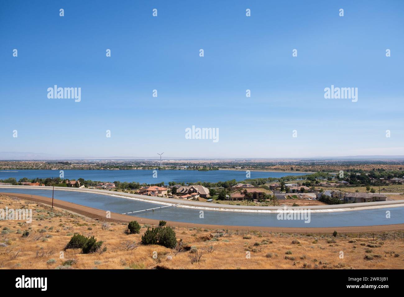 California Aqueduct vicino a Palmdale, California, USA, nella Antelope Valley e nel deserto del Mojave. Foto Stock
