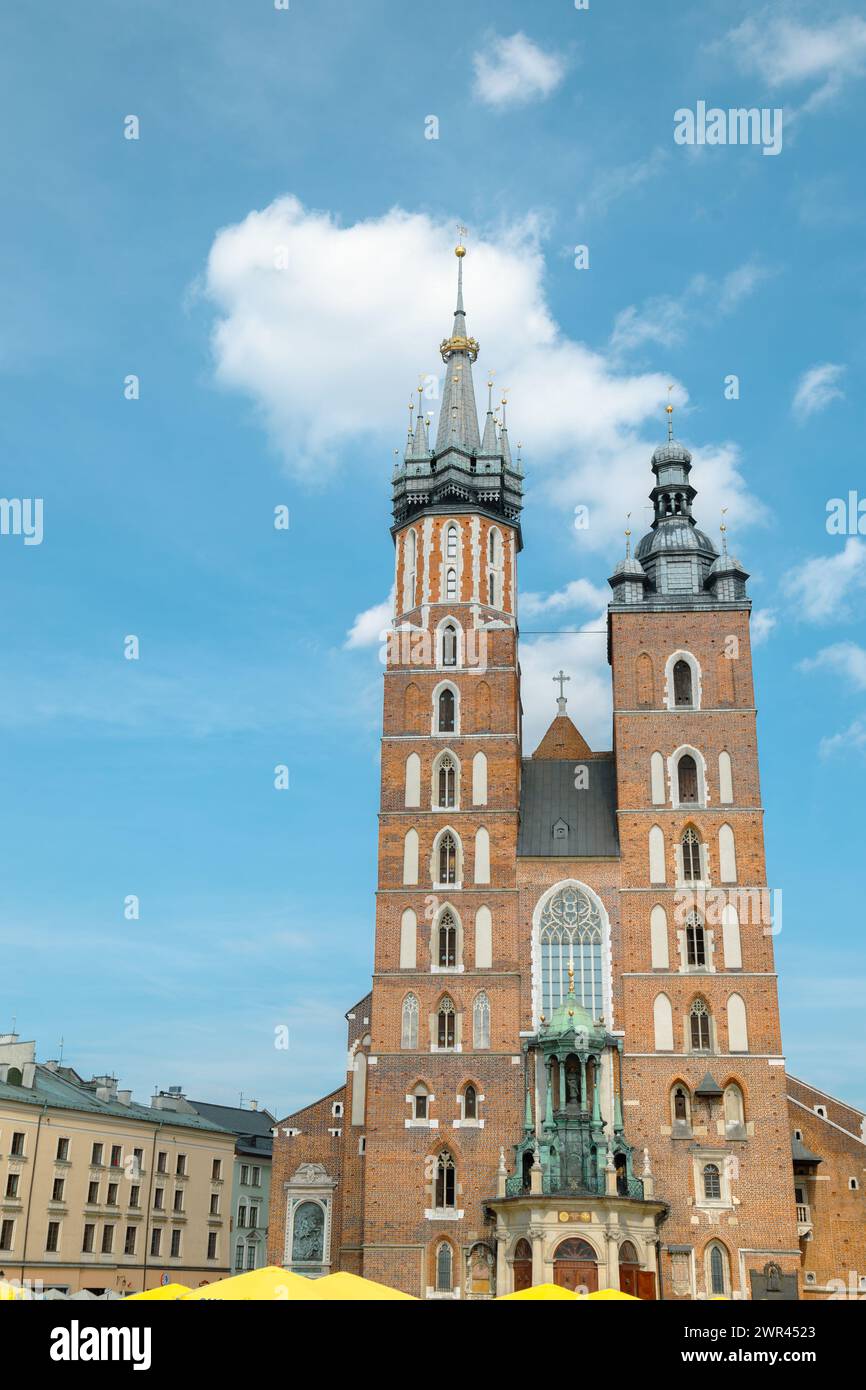 St Chiesa della Basilica di Maria presso la piazza principale del mercato Rynek Glowny a Cracovia, Polonia Foto Stock