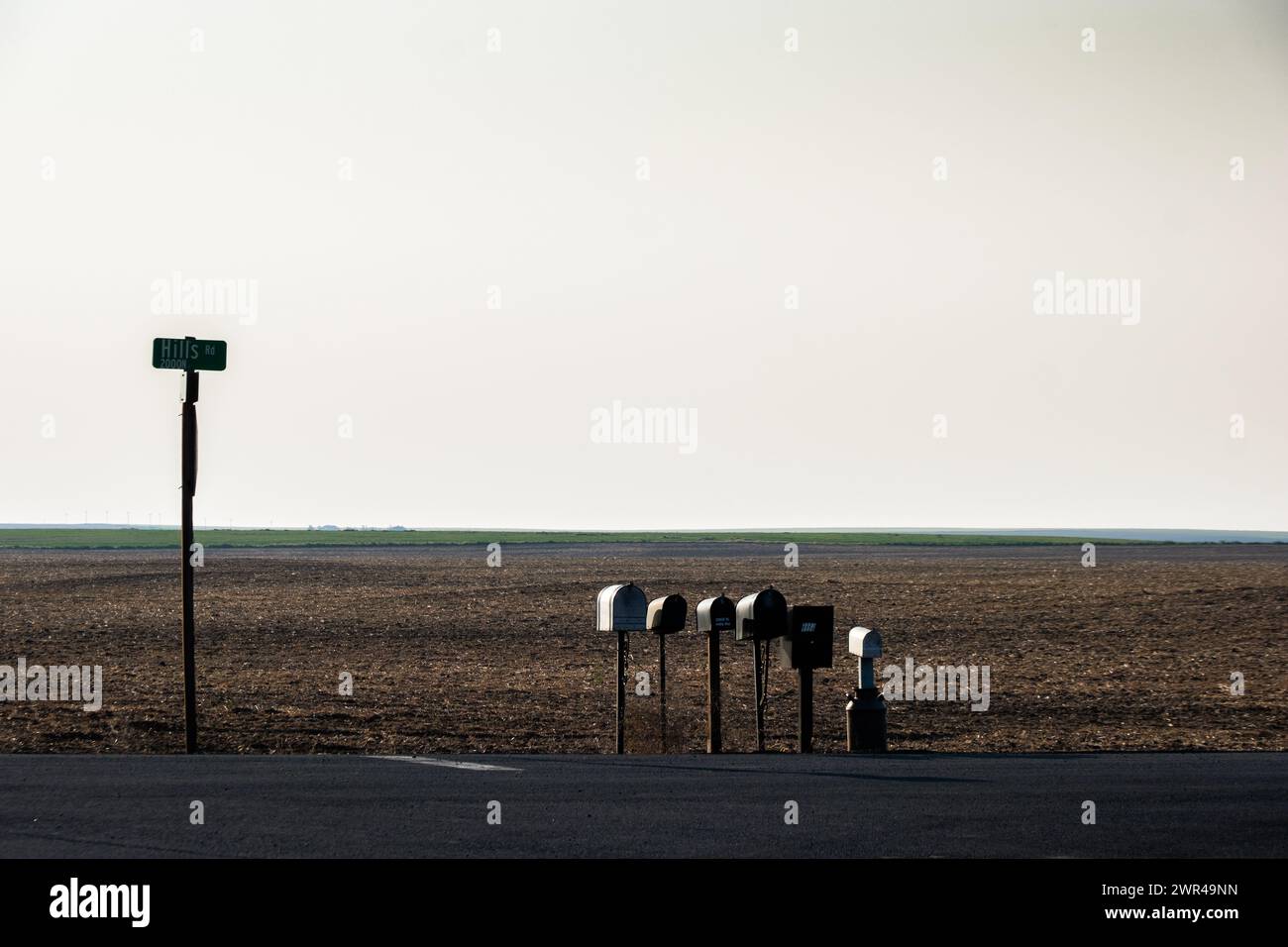 Le cassette postali per la consegna nelle aree rurali si trovano lungo una strada di campagna nella parte orientale dello stato di Washington, negli Stati Uniti Foto Stock