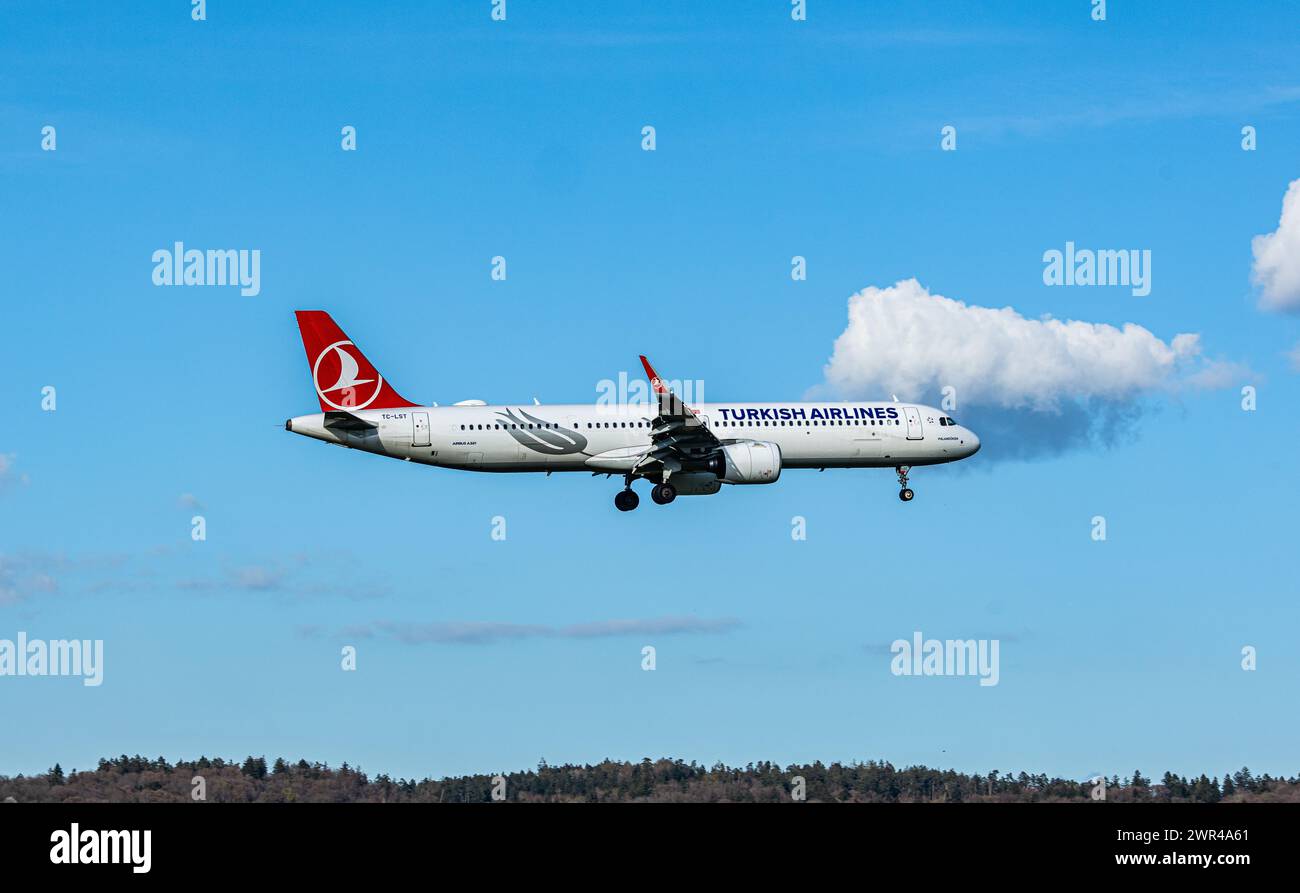 Ein Airbus A321-271NX von THY Turkish Airlines befindet sich im Landeanflug auf den Flughafen Zürich. Immatrikulation TC-LST. (Zürich, Schweiz, 14.04. Foto Stock