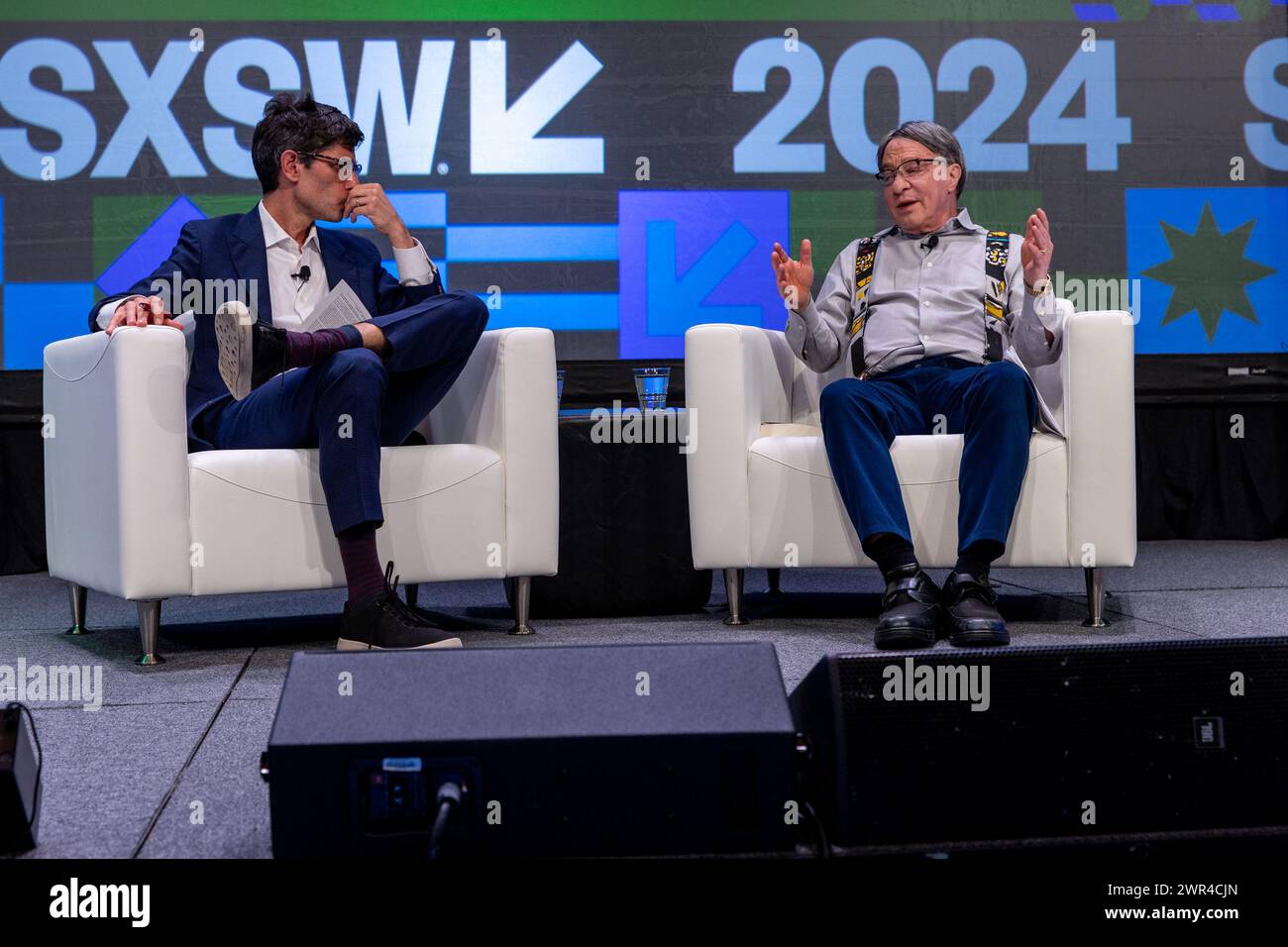 Austin, Stati Uniti. 10 marzo 2024. Nick Thompson (L) e Ray Kurzweil parlano alla "Featured Session: The Singularity is nearer" durante il South by Southwest 2024 ad Austin, Texas, domenica 10 marzo 2024. (Travis P Ball/Sipa USA) credito: SIPA USA/Alamy Live News Foto Stock
