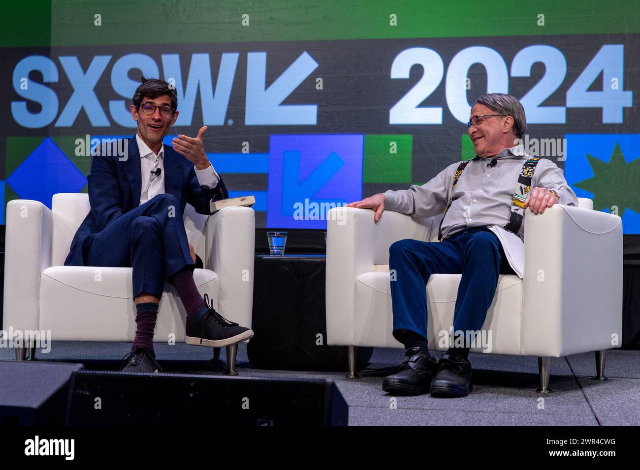 Austin, Stati Uniti. 10 marzo 2024. Nick Thompson (L) e Ray Kurzweil parlano alla "Featured Session: The Singularity is nearer" durante il South by Southwest 2024 ad Austin, Texas, domenica 10 marzo 2024. (Travis P Ball/Sipa USA) credito: SIPA USA/Alamy Live News Foto Stock