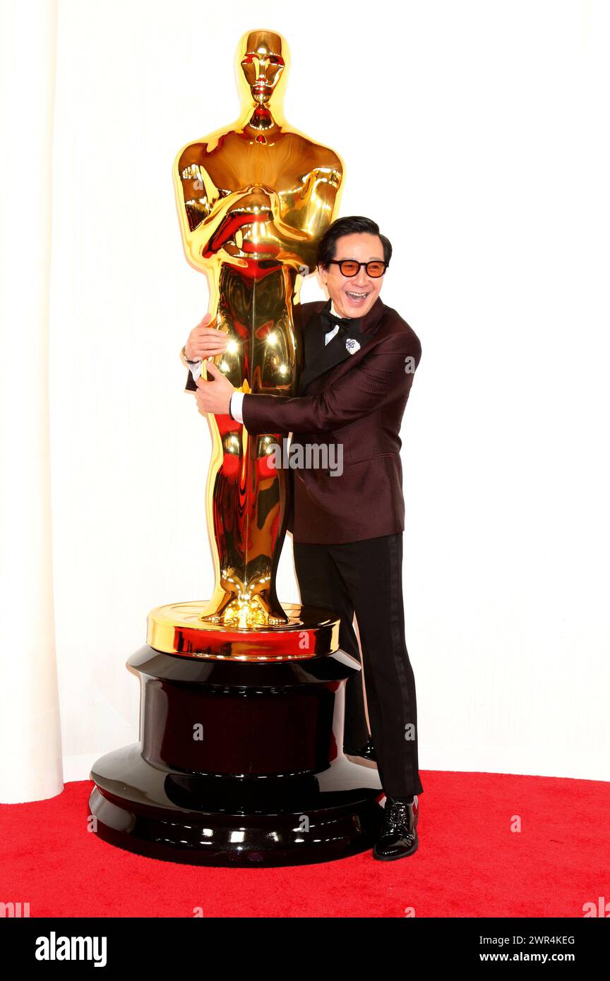 KE Huy Quan bei der Oscar Verleihung 2024 / 96° Annual Academy Awards in Dolby Theatre. Los Angeles, 10.03.2024 Foto Stock