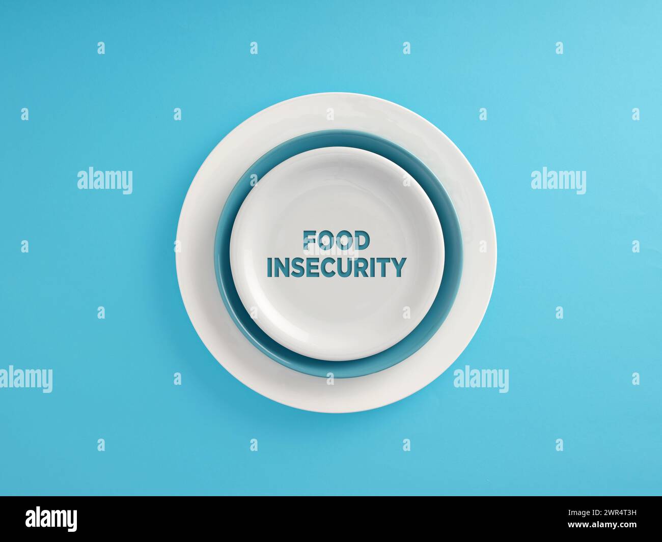 L'iscrizione insicurezza alimentare scritta su un piatto su sfondo blu. Foto Stock